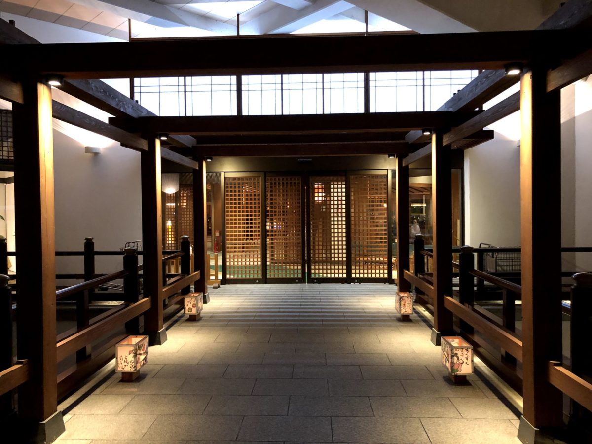 福島県大川荘の外観、エントランス入口
